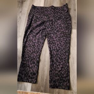 Black and Gray Leopard Capri Leggings